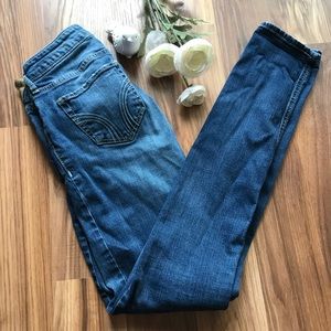 Hollister: Medium Dark Wash Jegging